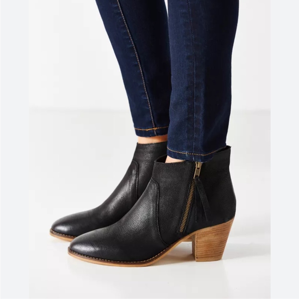 Urban Outfitters‎ Faye Leather Black Ankle Booties